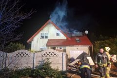 #14 01.02.2024r. Lubiatowo ul. Brzozowa 5 - pożar budynku gospodarczego i poddasza budynku mieszkalnego