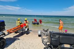 14.08.2022r. Plaża Stilo - ćwiczenia i pokazy ratownictwo wodne