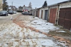 #5 25.01.2026r. Choczewo ul. Wojska polskiego - plama substancji powodującej śliskość na jezdni drogi gminnej