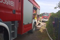 #65 20.06.2023r. Słajszewo ul. Perłowa - pożar przybudówki do budynku 