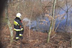 #71 20.04.2022r. Przebendowo - pożar suchej trawy i krzaków na  nieużytkach rolnych