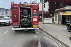 #85 15.10.2025r. Choczewo ul. Pierwszych Osadników - rozlany beton na jezdni drogi wojewódzkiej nr DW 213 